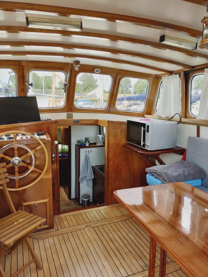 Bed & Breakfast Privé Motorsailer Rataplan